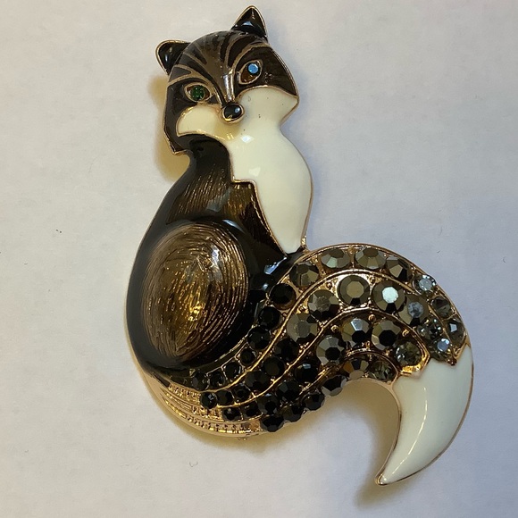 Brown and White Fox Brooch/Pendant - Picture 2 of 5